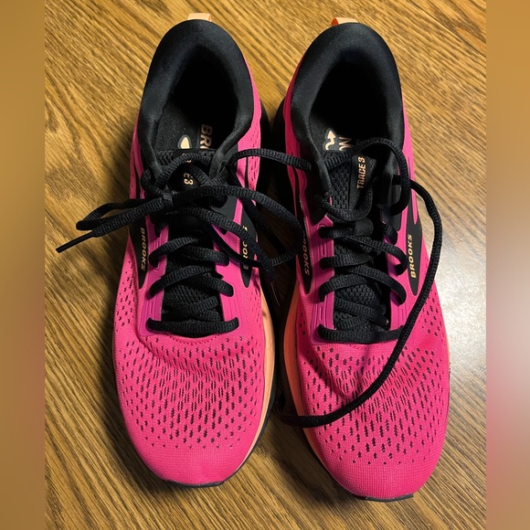 Brooks Size 9.5 Athletic Shoes in Pink and Black - Picture 2 of 7